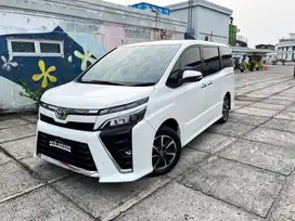 Toyota Voxy 2.0 At 2018