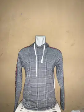 Hoodie Zara ori lengan panjang motif kotak kotak warna hitam