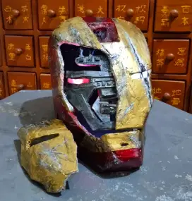 Figure dicast iron man battle damaged helmet sepeda vintage antik