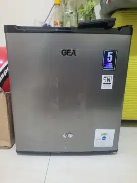 GEA KULKAS MINI BAR