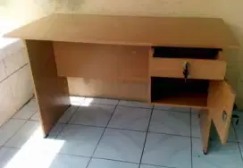 Meja Tulis Kantor 1/2 Biro VIP MT-78