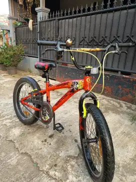 Sepeda Wimcycle Big Foot 20 inc Merah (Original)