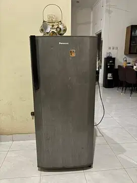 Kulkas dan freezer Panasonic 1 pintu