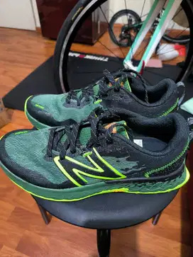 Sepatu lari trail New Balance Hierro V7 uk 43 EU