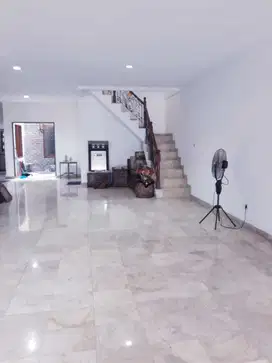 Dijual Rumah Siap Huni di Pondok Indah LT 250 LB 438 siap huni