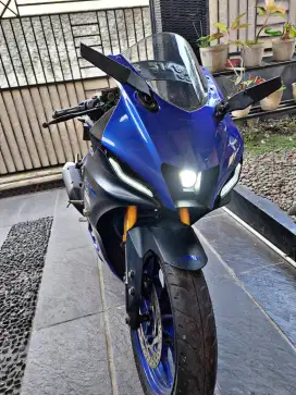 Yamaha R15 V4 Connected