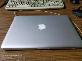 Mac Book Pro Apple 2010, mulus jarang pakai