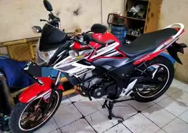 Honda cb150R streetfire 2015