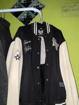 jaket base ball varsity