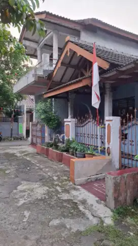 Dijual rumah second 119m²tingkat[625jt)perum Sukatani Cimanggis Depok