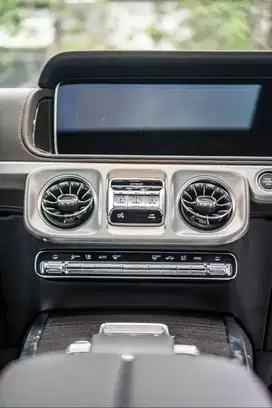 mercedes-benz g400 (2023)