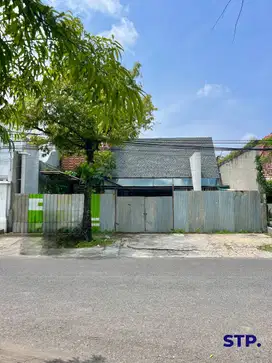 Disewakan Rumah komersil mewah di Jalan Opak ex cafe