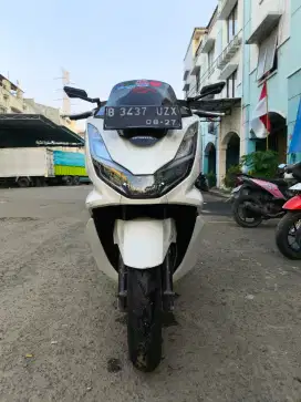 Honda PCX 160 putih tahun 2022 non ABS