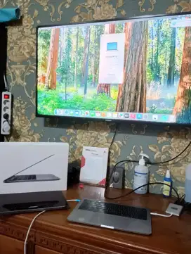 MacBook Pro 2018 touchbar core i5 ssd512gb fullset minus lcd pecah