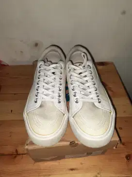 Sepatu Ventela Republic low white