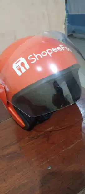 Di jual helm shopee food masih baru
