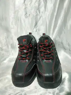 Sepatu safety Nepa