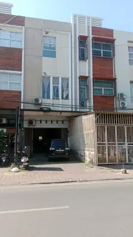 Di Jual Ruko 3 Lantai Mewah dan Strategis