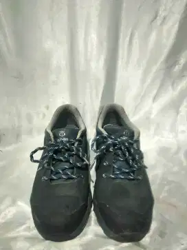 Sepatu safety size 40