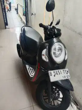 scoopy sporty 2021 hitam