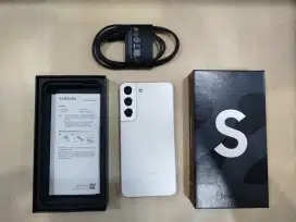 SAMSUNG S22 8/256