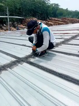 Tukang perbaikan atap bocor dan renovasi bangunan dll