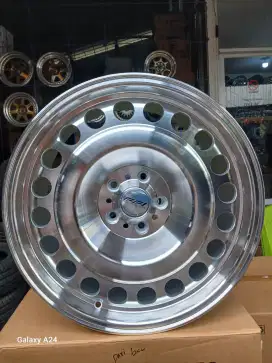 Velg rotiform STL broco ring 18x9 5x114,3 ET 32 silver full polish