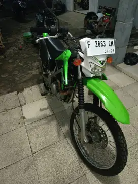 Kawasaki KLX S warna hijau