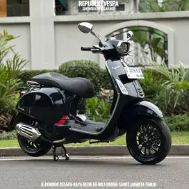 Piaggio Vespa Sprint Carbon 150 Iget ABS Facelift Tahun 2018 Warna Hit