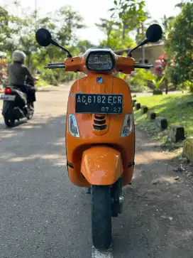 Vespa S 2022 oranye limited ,KM 20rb an,pjk pjg,lampu LED,unit langka