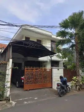 Rumah Mewah Terawat 2Lt Jakarta Timur