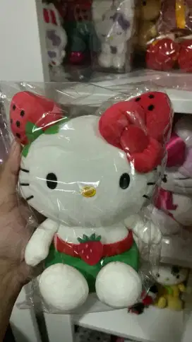 Boneka hello kitty strawberry