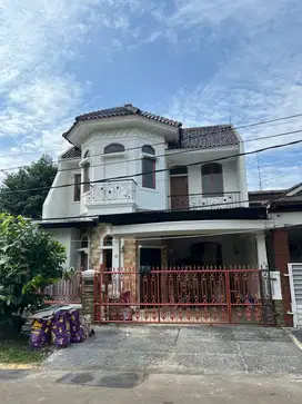 Dijual  Rumah Asri 2 Lantai Posisi Hook dalam Cluster Graha Raya