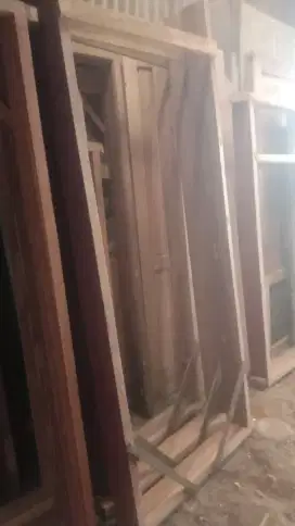 Kusen + pintu nya ready dari kayu bekas kamper oven berkualitas