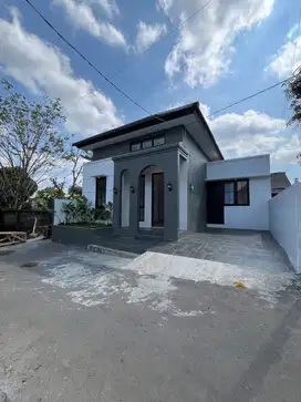 Dijual Rumah Baru Siap Huni Dekat Kampus UGM, Hotel Hyatt, Strategis