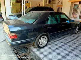Mercedes-Benz E220 1995 Bensin
