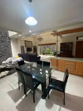 Rumah Keren 3 Lantai Nyaman Strategis di Sayap Buah Batu Bandung