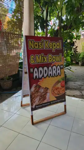 Jagrak segitiga kayu standing banner 2 sisi unt promosi pinggir jalan