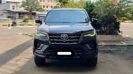 Toyota fortuner vrz trd sportivo 2020 hitam diesel tangan pertama
