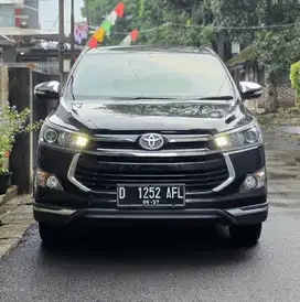 INNOVA REBORN VENTURER 2.0 AT 2017 LowKM 36rb RECORD TOYOTA BANDUNG