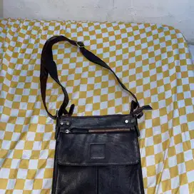 Tas selempang pria kulit