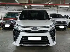 Toyota Voxy 2.0 AT 2019