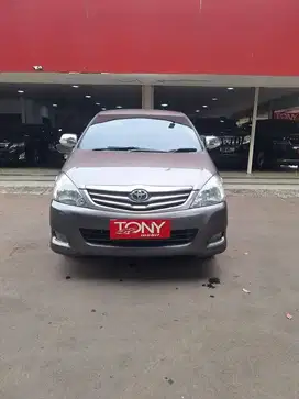 Kijang Innova 2.0 V AT 2011 Abu Abu Metalik