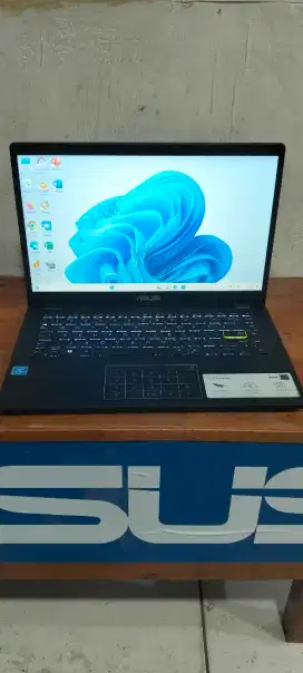 Laptop Asus E410M segel & mulus