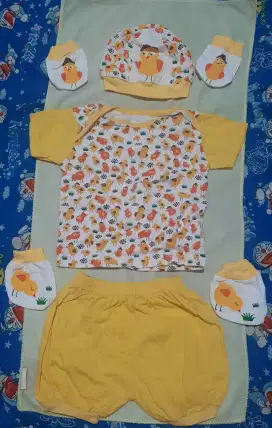 Preloved Setelan Bayi Print ayam