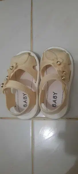Preloved Sendal anak warna cream