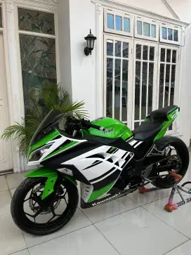 NINJA 250 FI ABS ( 30 HAPPY ANNIVERSARY LIMITED EDITION )