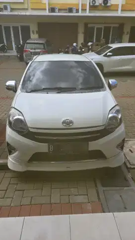 Di Jual Mobil Toyota Agya 1.0 TRD Warna Putih