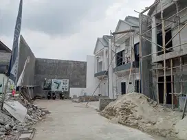 Rumah mewah 2lantai siap huni dicipayung jaktim