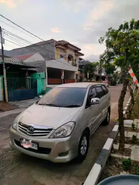 Kijang Innova 2010 Matic 2.0 Toyota Type G Silver